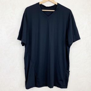 Lululemon men’s workout V neck shirt xl